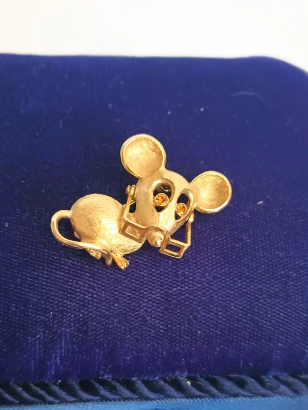 Vintage Avon Mouse w Moving Glasses Brooch Brushed Gold Tone Rhinestone Eyes